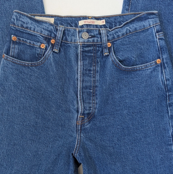 Levi's Ribcage Straight Ankle Jeans - Picture 5 of 16